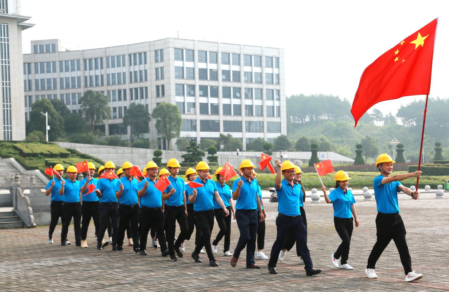 1584587458638299.jpg 20190711 參加城管系統(tǒng)建國(guó)70周年快閃活動(dòng).JPG