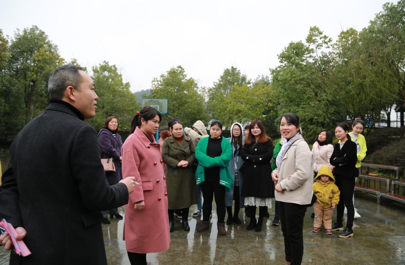 1584588106211865.jpg 2019三八婦女節(jié)在愛(ài)晚亭開(kāi)展趣味小游戲.JPG